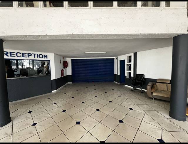 2,300M² SHOWROOM FOR SALE IN ANDERBOLT